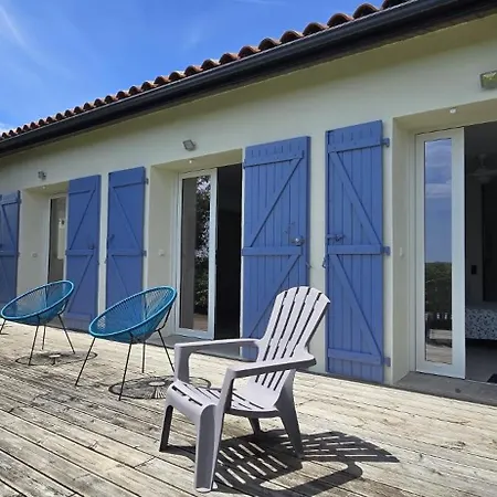 Holiday home Folle Blanche En Armagnac Lauraet