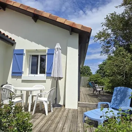 Holiday home Folle Blanche En Armagnac Lauraet
